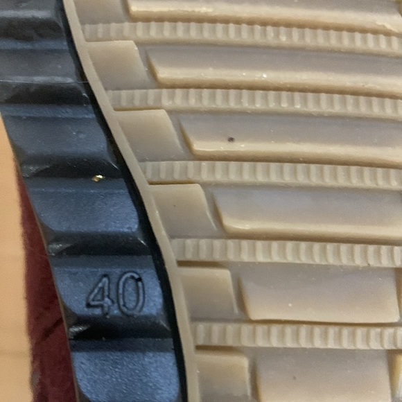 Patrizia women suede Ankle Boots
Size EUR 40 Size US 8 - Picture 5 of 5